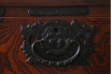 中古　伝統民芸家具　岩谷堂箪笥　華やかな意匠の四、五尺整理(二ツ重)箪笥(衣装箪笥、整理タンス)(定価約77万円)(R-039415)