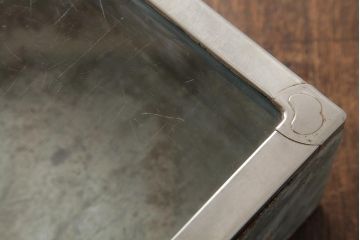 アンティーク雑貨　昭和レトロ　シャビーな質感が魅力の平型ブリキガラスケース(ショーケース、小物入れ)(R-039427)
