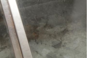 アンティーク雑貨　昭和レトロ　シャビーな質感が魅力の平型ブリキガラスケース(ショーケース、小物入れ)(R-039427)