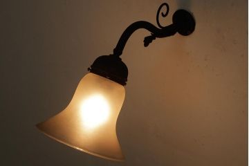 アンティーク照明　大正ロマン　花が咲いたようなデザインが魅力のウォールライト(シェード、ブラケットライト、壁掛け照明、壁付け照明)(R-039429)