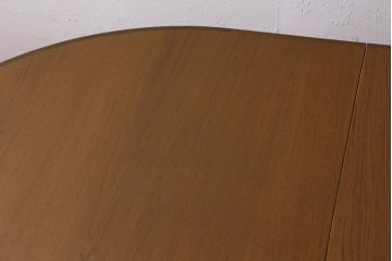 ヴィンテージ家具　北欧ビンテージ　G-PLAN(ジープラン)　チーク材　オーバル型がやわらかな雰囲気を醸し出すエクステンションテーブル(ダイニングテーブル)(R-039432)