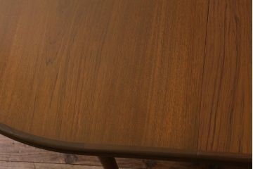 ヴィンテージ家具　北欧ビンテージ　G-PLAN(ジープラン)　チーク材　オーバル型がやわらかな雰囲気を醸し出すエクステンションテーブル(ダイニングテーブル)(R-039432)