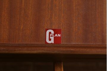 ヴィンテージ家具　北欧ビンテージ　G-PLAN(ジープラン)　チーク材　オーバル型がやわらかな雰囲気を醸し出すエクステンションテーブル(ダイニングテーブル)(R-039432)