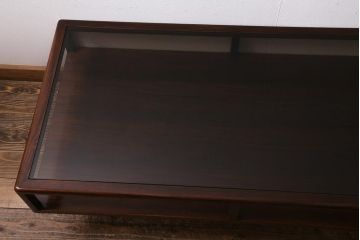 ヴィンテージ家具　北欧ビンテージ　ローズウッド材　スタイリッシュなガラストップテーブル(センターテーブル、ローテーブル、コーヒーテーブル)(R-039433)