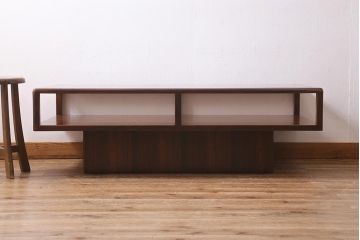 ヴィンテージ家具　北欧ビンテージ　ローズウッド材　スタイリッシュなガラストップテーブル(センターテーブル、ローテーブル、コーヒーテーブル)(R-039433)