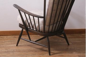 ヴィンテージ家具　ERCOL(アーコール)　エバーグリーン　エレガントな雰囲気漂う1人掛けイージーチェア(ラウンジチェア、アームチェア、椅子、ソファ、ビンテージ)(定価約29万円)(R-039435)