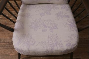 ヴィンテージ家具　ERCOL(アーコール)　エバーグリーン　エレガントな雰囲気漂う1人掛けイージーチェア(ラウンジチェア、アームチェア、椅子、ソファ、ビンテージ)(定価約29万円)(R-039435)
