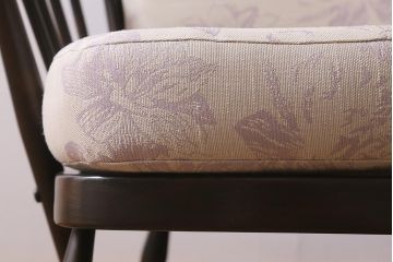 ヴィンテージ家具　ERCOL(アーコール)　エバーグリーン　エレガントな雰囲気漂う1人掛けイージーチェア(ラウンジチェア、アームチェア、椅子、ソファ、ビンテージ)(定価約29万円)(R-039435)