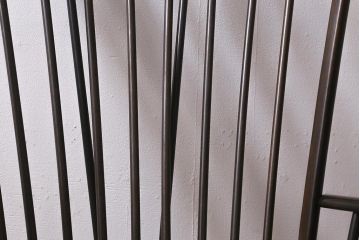 ヴィンテージ家具　ERCOL(アーコール)　エバーグリーン　エレガントな雰囲気漂う1人掛けイージーチェア(ラウンジチェア、アームチェア、椅子、ソファ、ビンテージ)(定価約29万円)(R-039435)