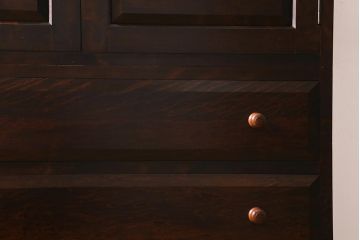 中古　民芸家具　衣装盆付き　上品なデザインの和タンス(衣装箪笥、引き出し、チェスト、着物箪笥)(R-039437)