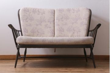 ヴィンテージ家具　ERCOL(アーコール)　エバーグリーン　曲げ木のフレームが目を惹く二人掛けソファ(アームソファ、ラブソファ、2人掛け、ビンテージ)(定価約58万円)(R-039439)