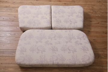 ヴィンテージ家具　ERCOL(アーコール)　エバーグリーン　曲げ木のフレームが目を惹く二人掛けソファ(アームソファ、ラブソファ、2人掛け、ビンテージ)(定価約58万円)(R-039439)