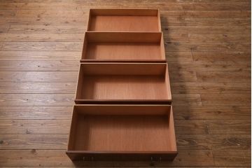 ヴィンテージ家具　イギリスビンテージ　HARRIS LEBUS社　チーク材製　シンプルモダンな佇まいのチェスト(引き出し、ドロワー)(R-039441)