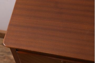 ヴィンテージ家具　イギリスビンテージ　HARRIS LEBUS社　チーク材製　シンプルモダンな佇まいのチェスト(引き出し、ドロワー)(R-039441)