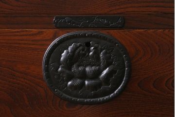中古　岩谷堂箪笥　北国2号　重厚な雰囲気の収納棚付き衣装箪笥(整理タンス、和タンス、引き出し)(定価約96万円)(R-039446)