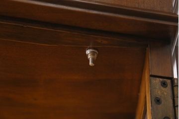 中古　DREXEL HERITAGE(ドレクセルヘリテイジ)　TRYON MANOR(トライオンメナー)　China(チャイナ) 食器棚(キャビネット、飾り棚、収納棚)(定価約98万円)(R-039447)