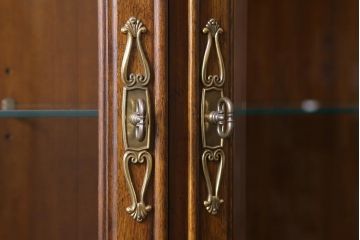 中古　DREXEL HERITAGE(ドレクセルヘリテイジ)　TRYON MANOR(トライオンメナー)　China(チャイナ) 食器棚(キャビネット、飾り棚、収納棚)(定価約98万円)(R-039447)