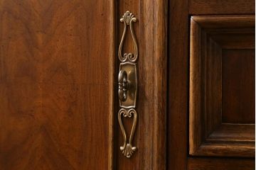 中古　DREXEL HERITAGE(ドレクセルヘリテイジ)　TRYON MANOR(トライオンメナー)　China(チャイナ) 食器棚(キャビネット、飾り棚、収納棚)(定価約98万円)(R-039447)