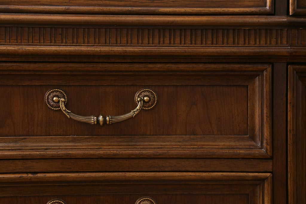 中古　DREXEL HERITAGE(ドレクセルヘリテイジ)　TRYON MANOR(トライオンメナー)　China(チャイナ) 食器棚(キャビネット、飾り棚、収納棚)(定価約98万円)(R-039447)