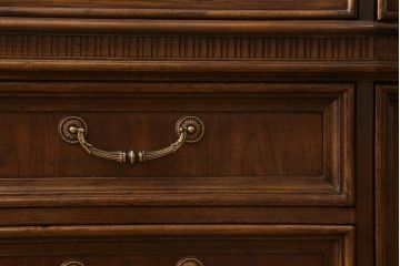 中古　DREXEL HERITAGE(ドレクセルヘリテイジ)　TRYON MANOR(トライオンメナー)　China(チャイナ) 食器棚(キャビネット、飾り棚、収納棚)(定価約98万円)(R-039447)