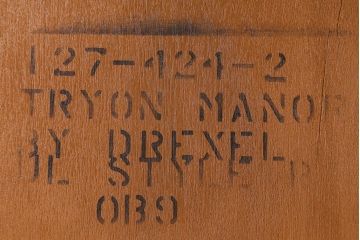 中古　DREXEL HERITAGE(ドレクセルヘリテイジ)　TRYON MANOR(トライオンメナー)　China(チャイナ) 食器棚(キャビネット、飾り棚、収納棚)(定価約98万円)(R-039447)