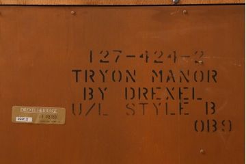 中古　DREXEL HERITAGE(ドレクセルヘリテイジ)　TRYON MANOR(トライオンメナー)　China(チャイナ) 食器棚(キャビネット、飾り棚、収納棚)(定価約98万円)(R-039447)