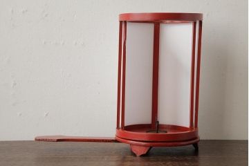 アンティーク雑貨　和製アンティーク　江戸明治期　朱塗りが目を引く木製の手持ち行灯(手燭、行燈、照明)(R-039448)