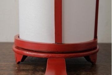 アンティーク雑貨　和製アンティーク　江戸明治期　朱塗りが目を引く木製の手持ち行灯(手燭、行燈、照明)(R-039448)