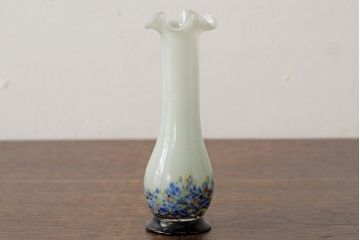 アンティーク雑貨　昭和レトロ　和ガラス　美しいフォルムが目を引く一輪挿し(花瓶)(R-039451)