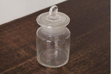 アンティーク雑貨　レトロ雑貨　アンティークボトル　小さな蓋付きガラス瓶(ガラスビン)(R-039453)