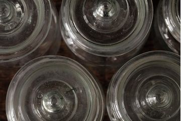 アンティーク雑貨　レトロ雑貨　アンティークボトル　小さな蓋付きガラス瓶5個セット(ガラスビン)(R-039455)