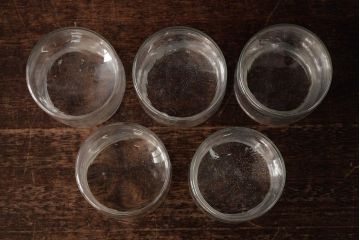 アンティーク雑貨　レトロ雑貨　アンティークボトル　小さな蓋付きガラス瓶5個セット(ガラスビン)(R-039455)