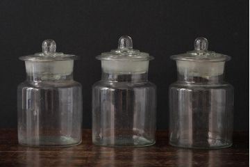 アンティーク雑貨　レトロ雑貨　アンティークボトル　小さな蓋付きガラス瓶5個セット(ガラスビン)(R-039455)