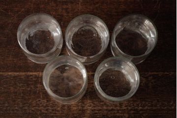 アンティーク雑貨　レトロ雑貨　アンティークボトル　小さな蓋付きガラス瓶5個セット(ガラスビン)(R-039456)