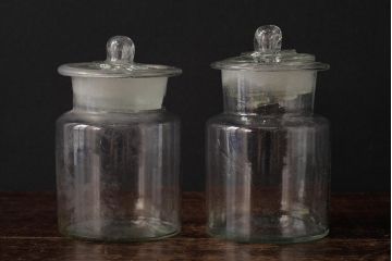 アンティーク雑貨　レトロ雑貨　アンティークボトル　小さな蓋付きガラス瓶5個セット(ガラスビン)(R-039456)