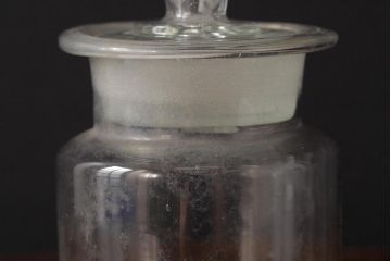 アンティーク雑貨　レトロ雑貨　アンティークボトル　小さな蓋付きガラス瓶5個セット(ガラスビン)(R-039456)