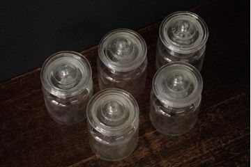 アンティーク雑貨　レトロ雑貨　アンティークボトル　小さな蓋付きガラス瓶5個セット(ガラスビン)(R-039457)