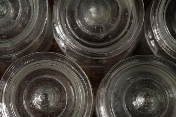 アンティーク雑貨　レトロ雑貨　アンティークボトル　小さな蓋付きガラス瓶5個セット(ガラスビン)(R-039457)