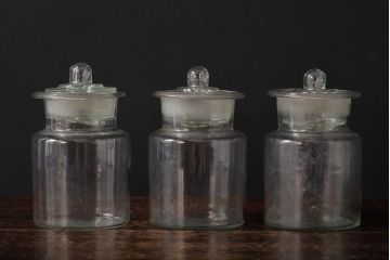 アンティーク雑貨　レトロ雑貨　アンティークボトル　小さな蓋付きガラス瓶5個セット(ガラスビン)(R-039458)