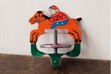 アンティーク雑貨　昭和期　タイガー商会　T.K　レトロなジョッキーゴマ(コマ、駒、おもちゃ)(R-039460)
