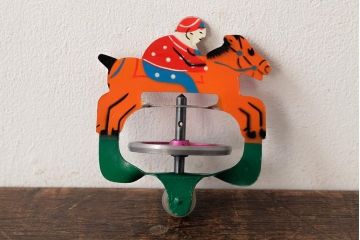 アンティーク雑貨　昭和期　タイガー商会　T.K　レトロなジョッキーゴマ(コマ、駒、おもちゃ)(R-039460)