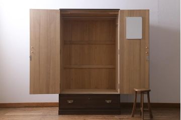 中古　国産　総桐材　落ち着きのある佇まいが魅力のワードローブ(洋服タンス、衣裳タンス)(R-039469)