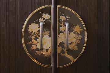 中古　国産　総桐材　落ち着きのある佇まいが魅力のワードローブ(洋服タンス、衣裳タンス)(R-039469)
