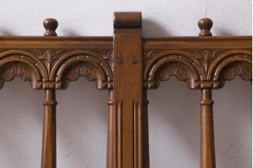 ヴィンテージ家具　美品　ERCOL(アーコール)　York Minster(ヨーク・ミンスター)　淡い色味の花柄ファブリックがお洒落な2人掛けソファ(アームソファ、ラブソファ、ビンテージ)(R-039470)