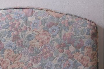 ヴィンテージ家具　美品　ERCOL(アーコール)　York Minster(ヨーク・ミンスター)　淡い色味の花柄ファブリックがお洒落な2人掛けソファ(アームソファ、ラブソファ、ビンテージ)(R-039470)