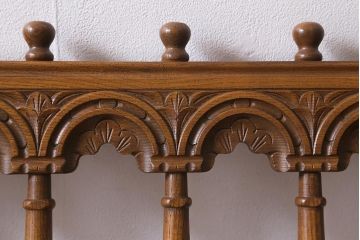ヴィンテージ家具　美品　ERCOL(アーコール)　York Minster(ヨーク・ミンスター)　淡い色味の花柄ファブリックがお洒落な2人掛けソファ(アームソファ、ラブソファ、ビンテージ)(R-039470)