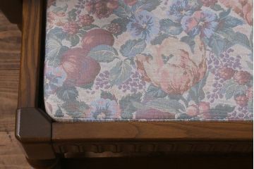 ヴィンテージ家具　美品　ERCOL(アーコール)　York Minster(ヨーク・ミンスター)　淡い色味の花柄ファブリックがお洒落な2人掛けソファ(アームソファ、ラブソファ、ビンテージ)(R-039470)