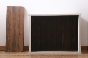アンティーク家具　昭和レトロ　温かみのあるペイントが魅力のシンプルなキャビネット(収納棚、食器棚、本箱)(R-039472)