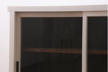 アンティーク家具　昭和レトロ　温かみのあるペイントが魅力のシンプルなキャビネット(収納棚、食器棚、本箱)(R-039472)