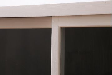 アンティーク家具　昭和レトロ　温かみのあるペイントが魅力のシンプルなキャビネット(収納棚、食器棚、本箱)(R-039472)